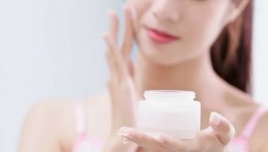 کرم-مرطوب-کننده-قوی-صورت-پوست-خشک